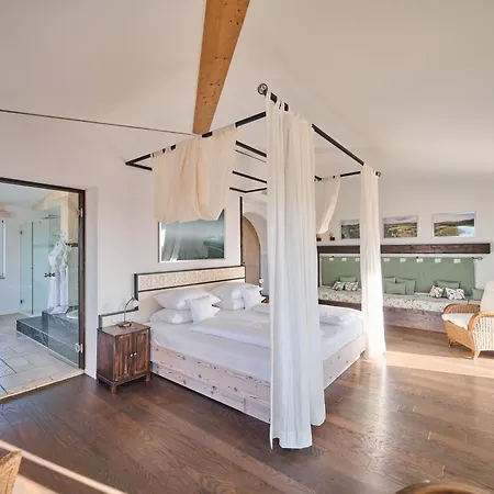 Hotel Hirschen In Freiburg-lehen 4*