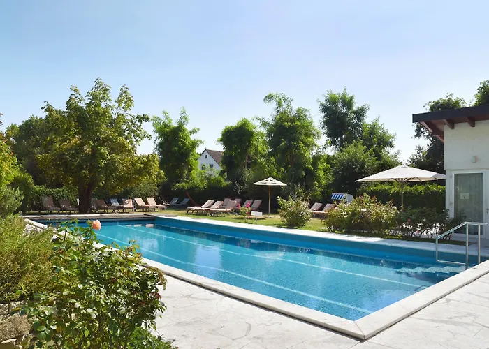 Hirschen In Freiburg-lehen Szálloda