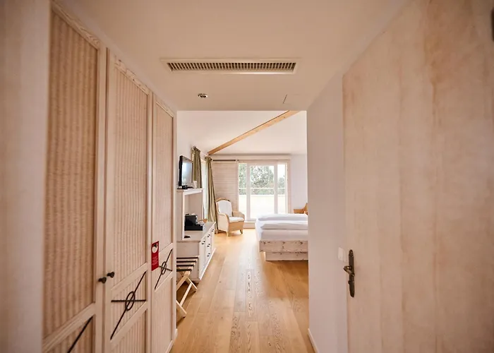 Hotel Hirschen In Freiburg-lehen 4*